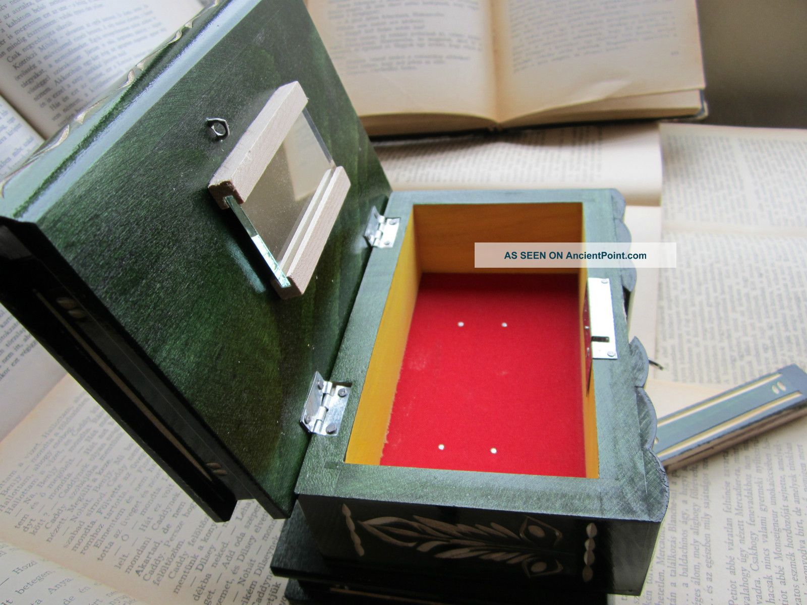 Secret Boxes with Hidden Compartments