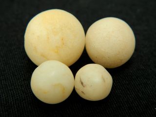 4 Neolithic Neolithique Quartz Funeral Balls - 6500 To 2000 Before Present - Sahara photo