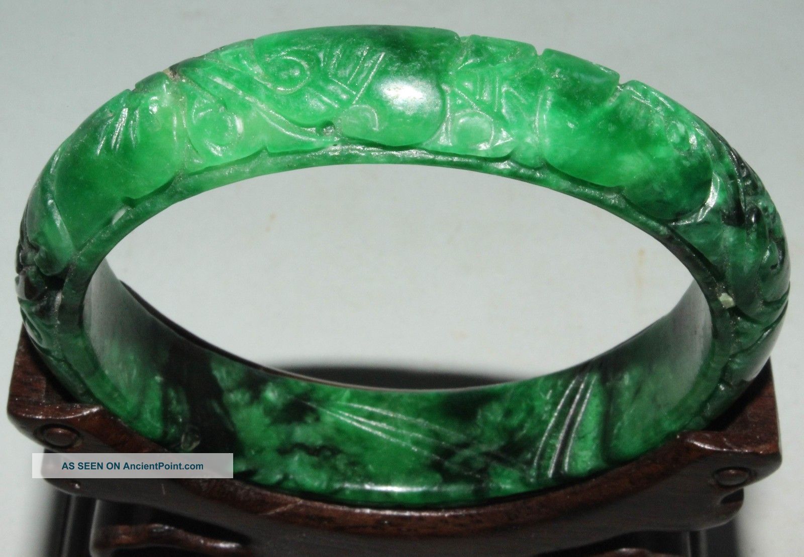 Ancient Chinese Green Jade Handwork Carved Embossment Pattern Jade Bracelet Bracelets photo