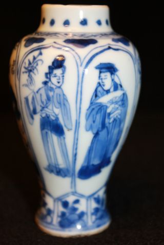 Antique 18th C.  Chinese Kangxi Period (1662 - 1722) Porcelain Figures Vase photo