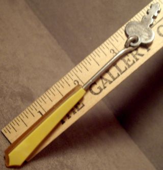 Xnice Vintage Art - Deco Amber & Iv0ry Bakelite Key Fob With Small Key 3 3/4 