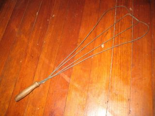Wooden Handle Twisted Wire Rug Beater 25.  5 