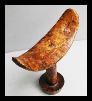 A Finely Patinated Boni Headrest With Fantastic Engravings photo