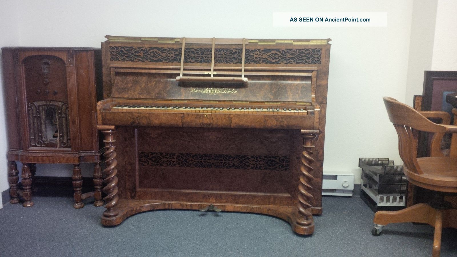 Erard Artcase Upright Piano Keyboard photo