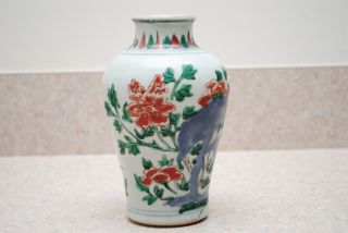 Antiques Chinese Early 18th C.  Kangxi Period (1662 - 1722) Wucai Vase photo