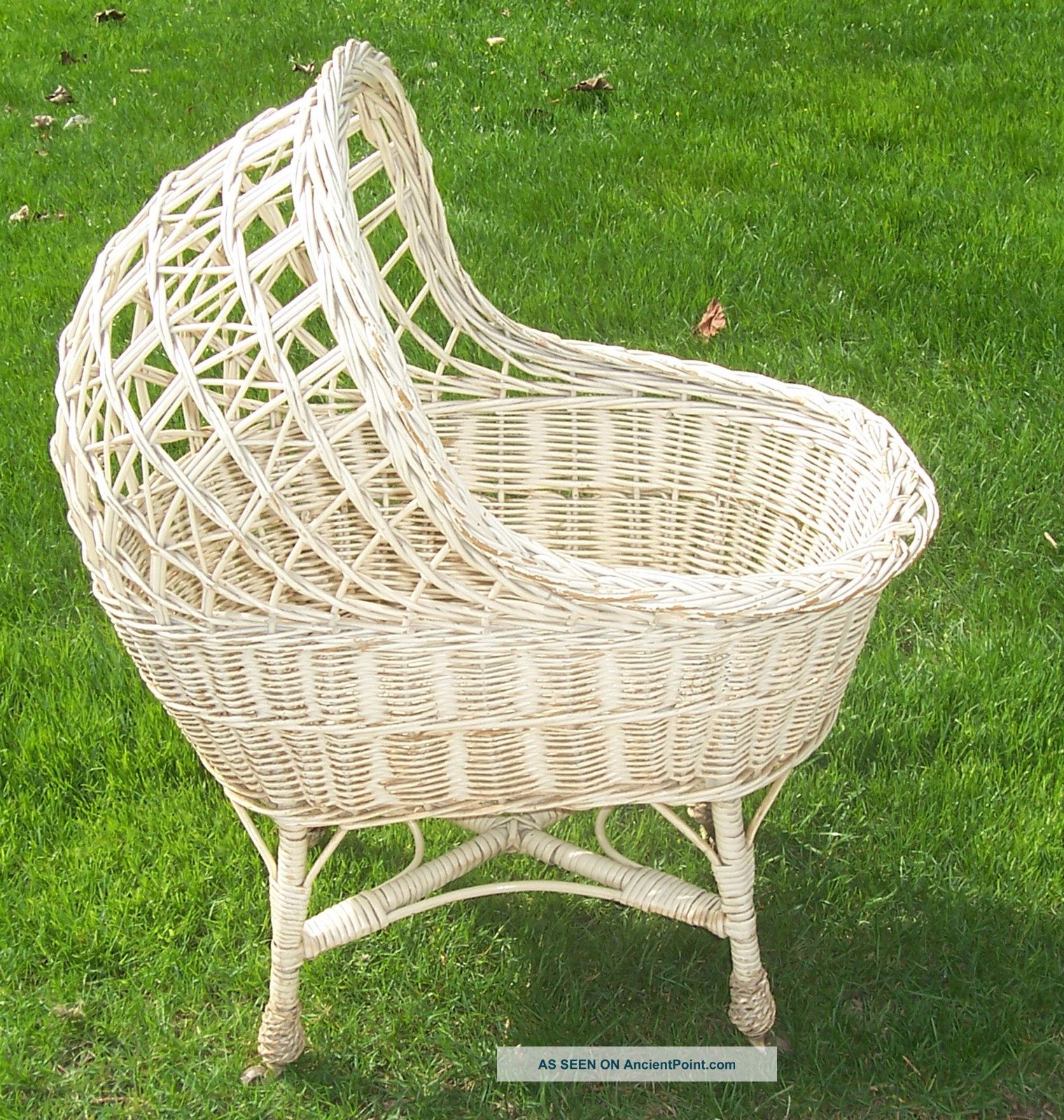 Vintage Wicker Wood Basket Baby Infant Nursery Bassinet Travel Bed Crib Doll Toy Baby Cradles photo