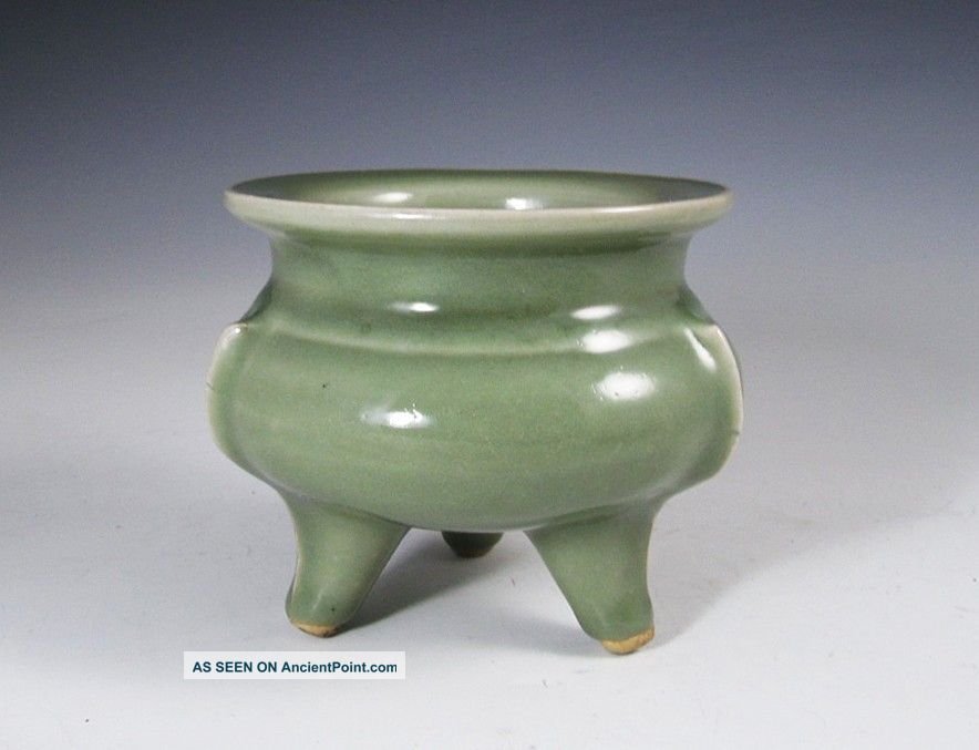 Old Chinese Celadon Glaze Tri Pod Censer Bowl With Ribbed Body Bowls photo