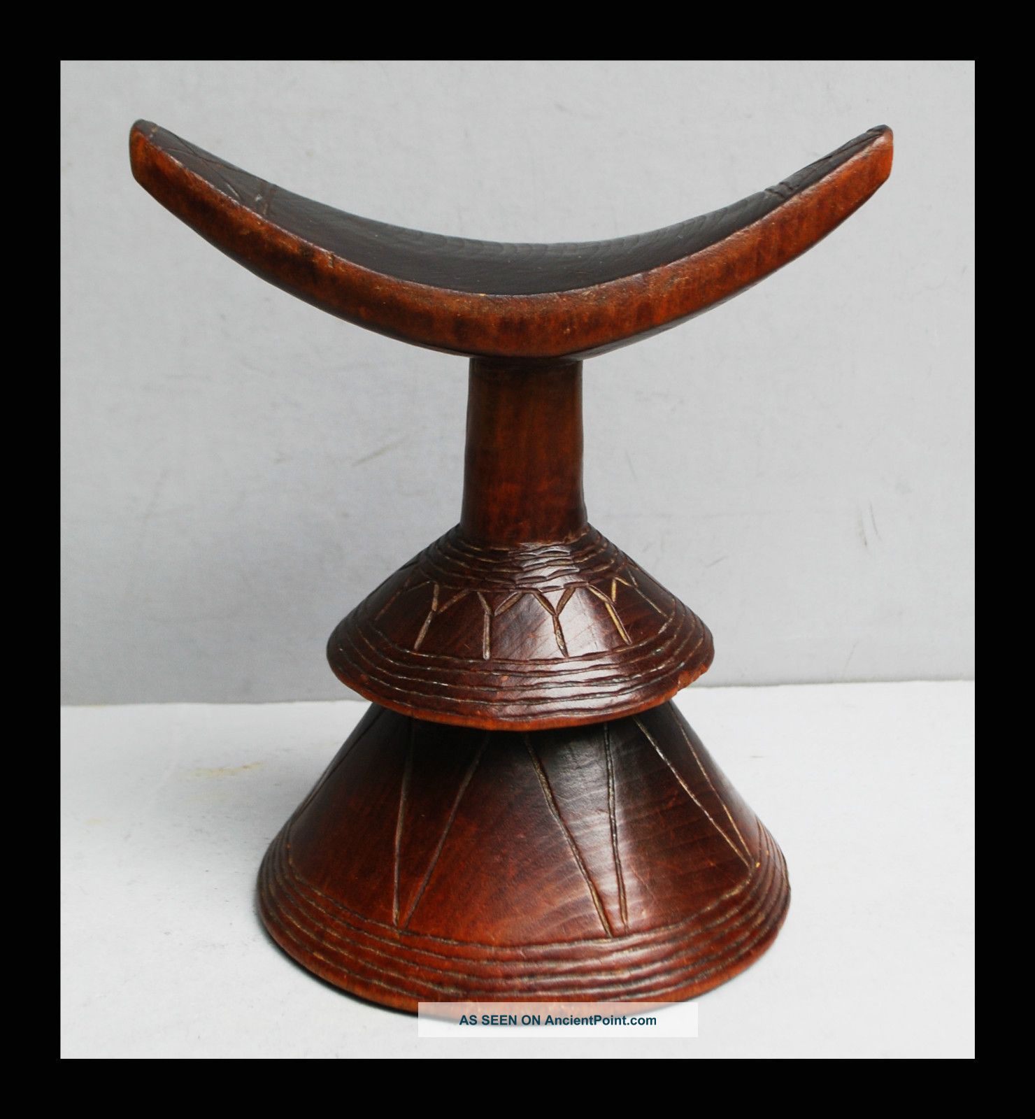 A Bold Ethiopian Headrest With Double Skirt Design Other photo