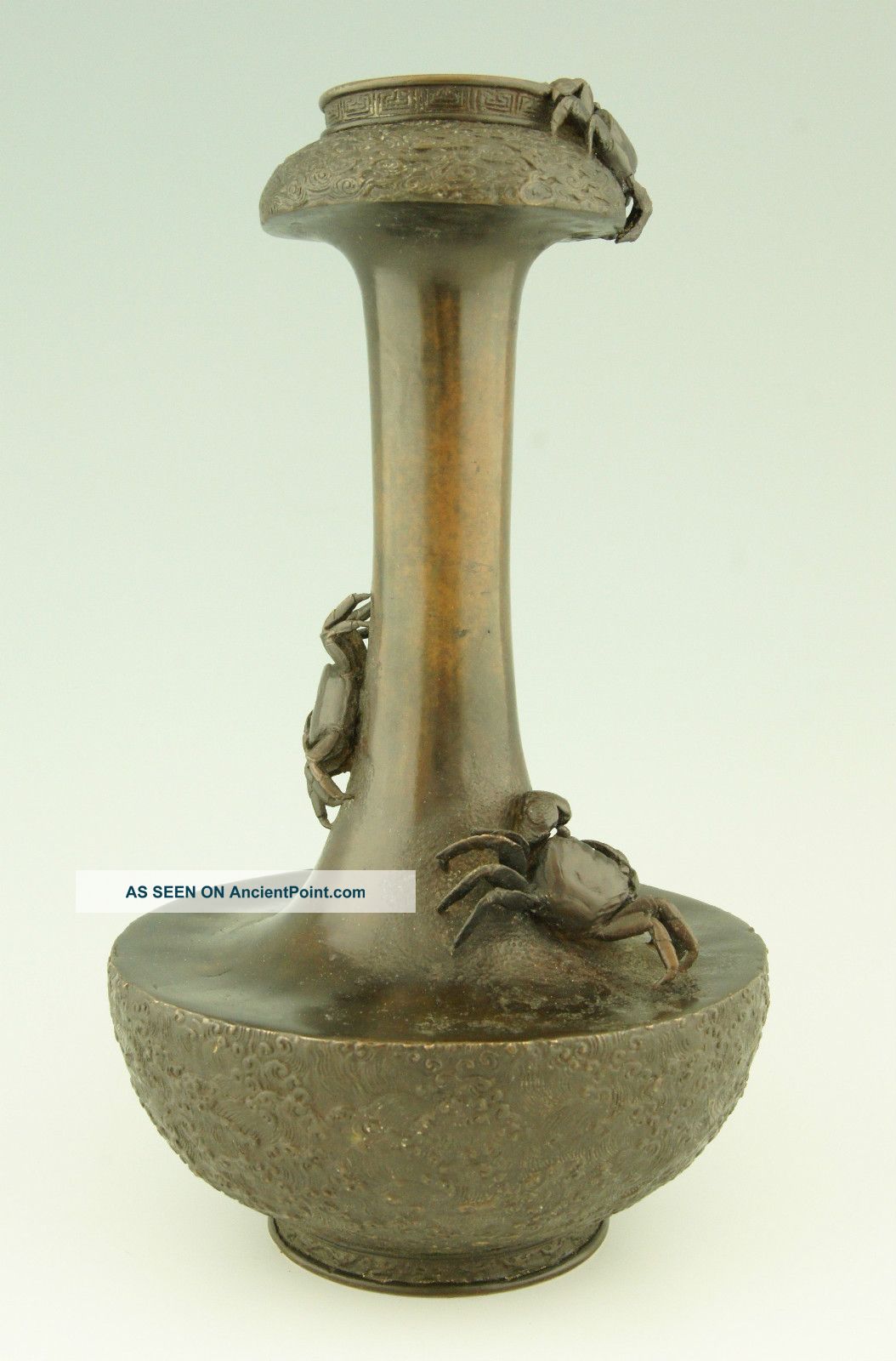 Antique Japanese Crab Vase In Bronze With Three Crabs,  1900 - 1920. Metalware photo