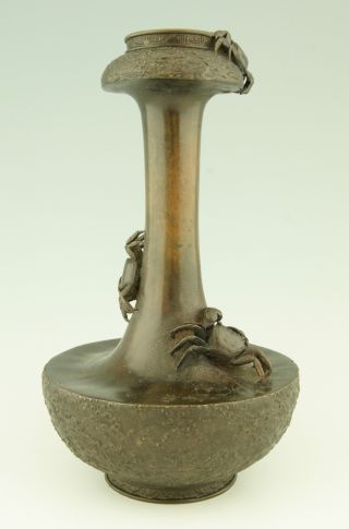 Antique Japanese Crab Vase In Bronze With Three Crabs,  1900 - 1920. photo