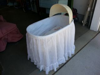 Burlington Wicker Hawkeye Baskenette Baby Nursery Convertible Bassinet Bed Crib photo