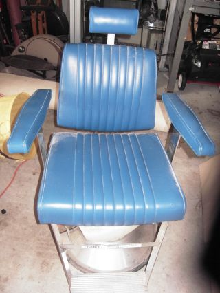 Belmont Electric Barber Chair photo