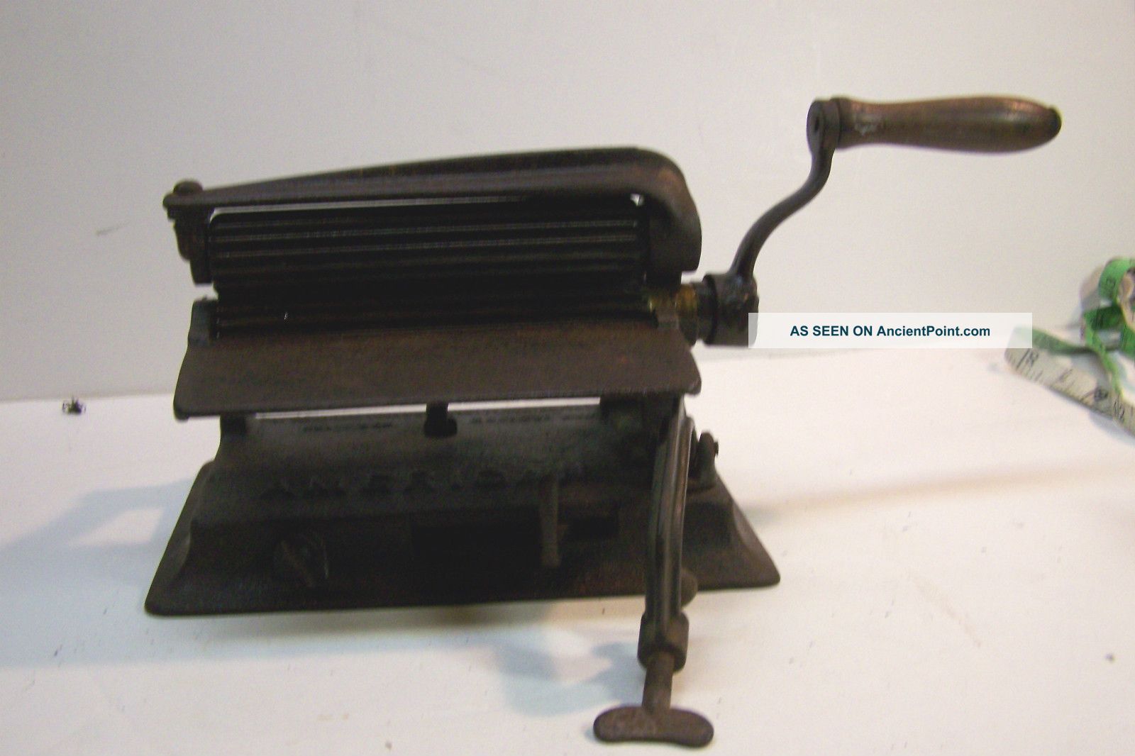Antique Fabric Crimping Tool Primitives photo