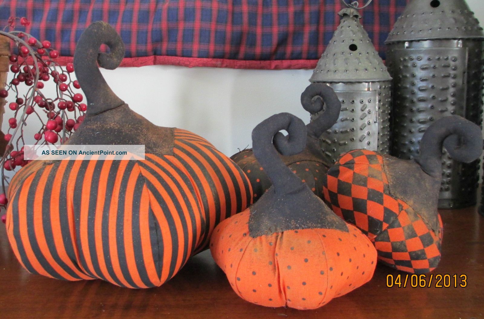 Primitive Fall Halloween Folk Art Grungy Curly Stem Pumpkins Gathering Primitives photo