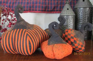 Primitive Fall Halloween Folk Art Grungy Curly Stem Pumpkins Gathering photo