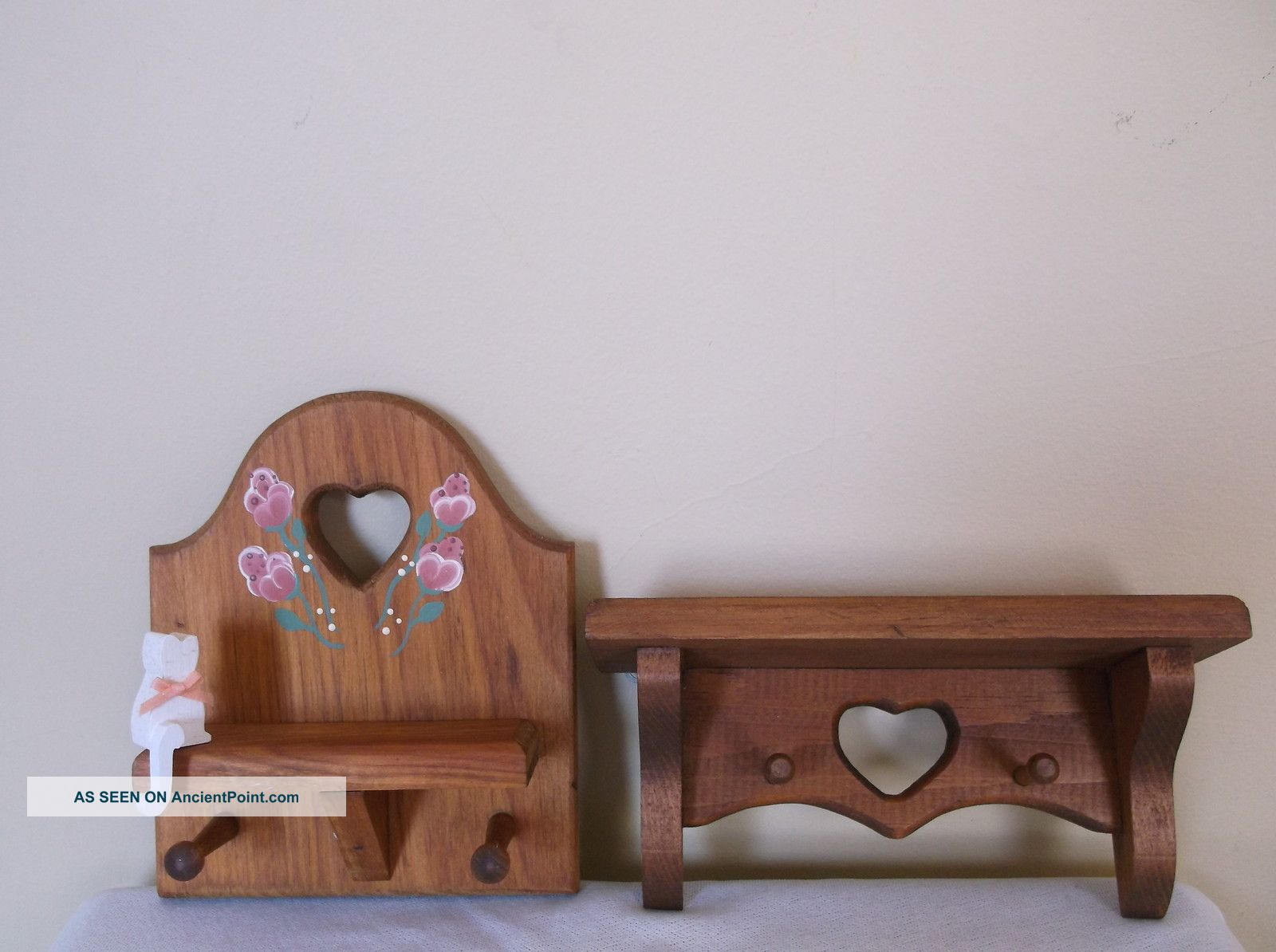 Pair Of Mini Heart Shelfs With Wood Accents Primitives photo