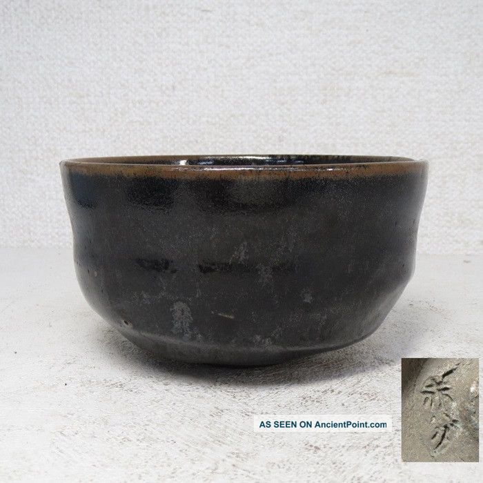 H821: Japanese Akahada Pottery Ware Rare Black Tea Bowl With Appropriate Sign Bowls photo