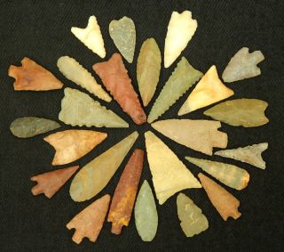 25 Neolithic Neolithique Stone Arrowheads - 6500 To 2000 Before Present - Sahara photo