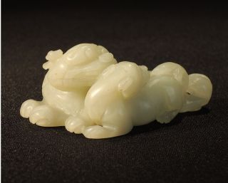 A Pale Celadon Jade Lion And Cub Group Carving - Qing Dynasty,  China photo