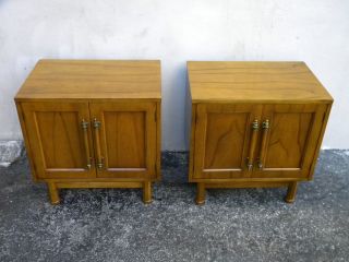 Pair Of Mid Century Walnut Nightstands / Side Tables 1816 photo