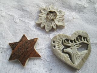 Button/claps From Bone Corn Deer/the Are From The Black Forest photo