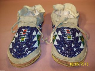 Vtg Antique Native Anerican Lakota Sioux Indian Beaded Moccasins Sinew Sewn photo