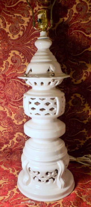 Old Vintage Pagoda Blanc De Chine White Ceramic Pottery Lamp Light Oriental photo