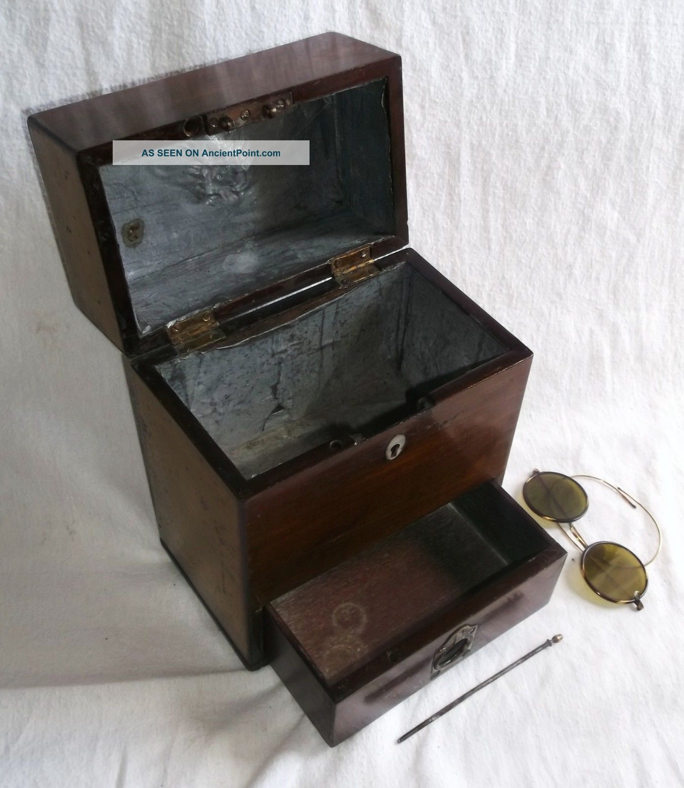 C,  1800 Antique Mahogany Apothecary Box Doctors Chemist Drug Chest Tea Perfume Pre-1800 photo