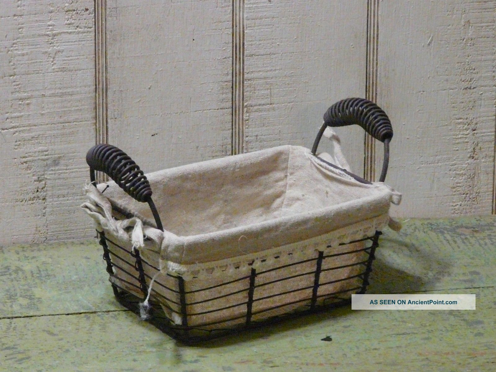Primitive Rusty Rectangular Metal Wire Basket Double Metal Handles Primitives photo