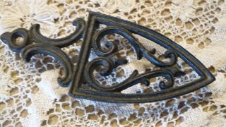 Antique Spade Shape - Scrolls Cast Iron Footed Trivet Sad Iron Orig Colors Mint photo