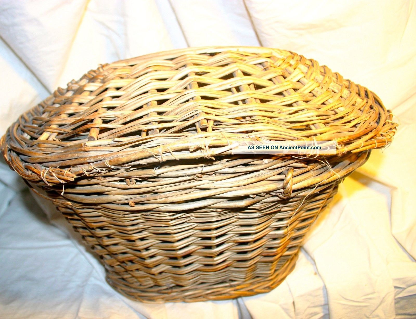 Vintage Wicker Basket With Lid Primitives photo