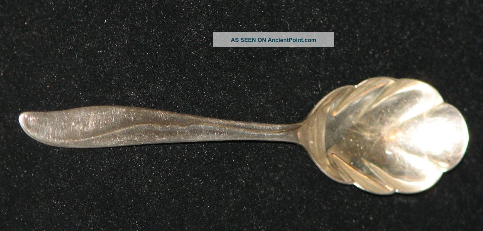 Vintage Meriden Silver Plate Company Silver Plate Sugar Spoon As_is Flatware & Silverware photo