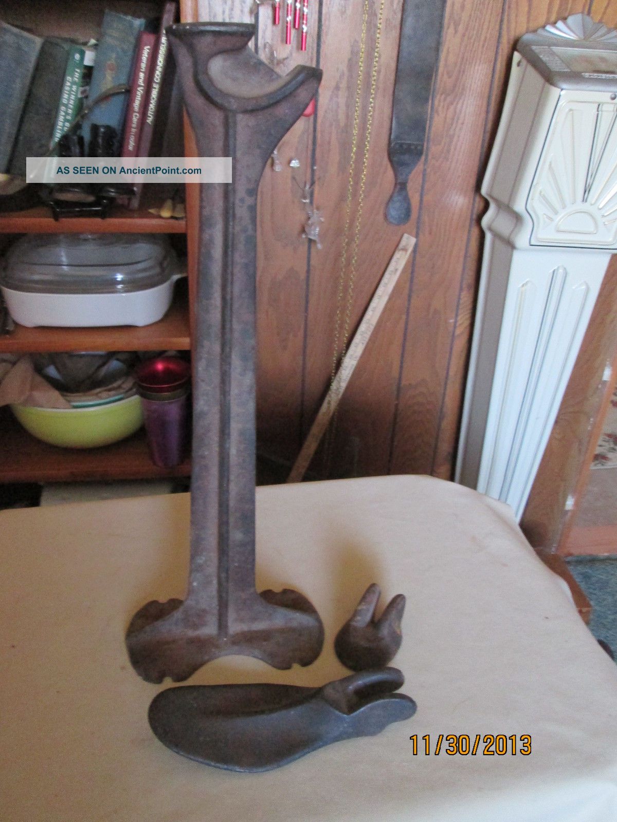 Vtg.  Cast Iron Cobbler ' S Shoe Maker & Repair Stand With 2 Molds Industrial Molds photo