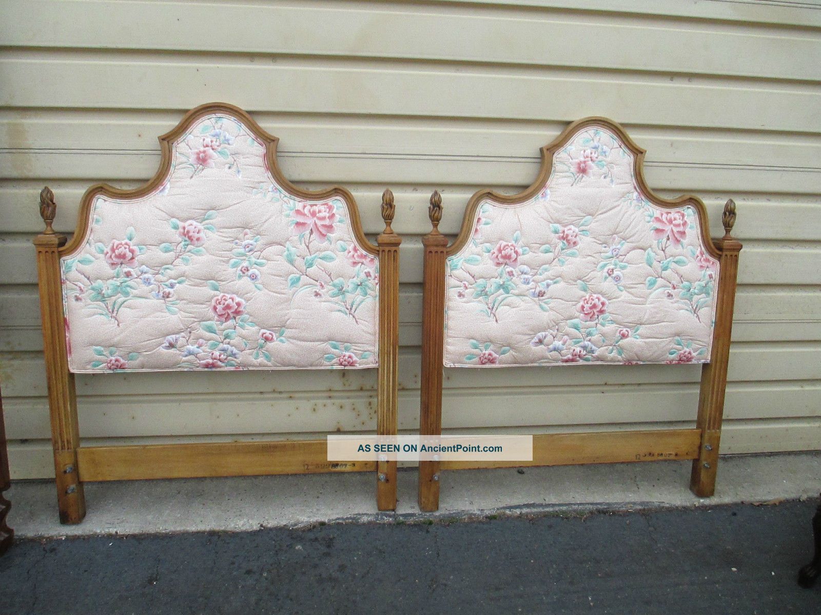 53059 Pair Twin Size Upholstered Headboard Bed S Romantic Shabby Henredon? Post-1950 photo