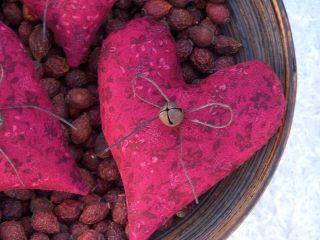 Primitive Heart Bowl Fillers Valentines Day Ornies Fabric Pillow Tucks photo