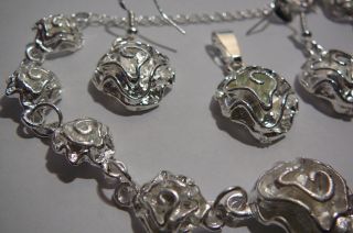 Flowers.  Silver.  Bracelet.  Earrings.  Pendant. photo
