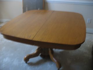 Round Oak Table photo