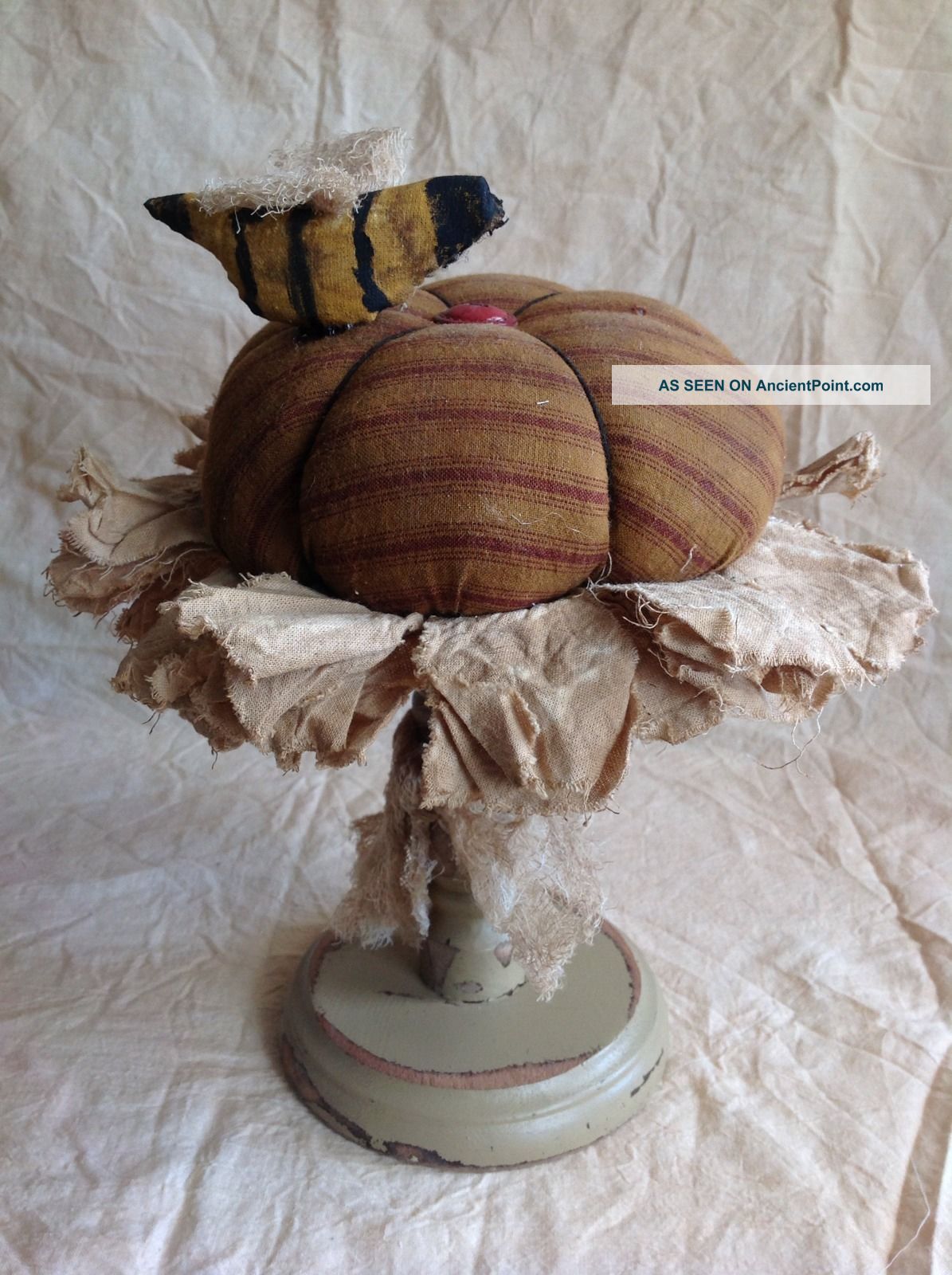 Large Primitive Daisy,  Bee,  Pincushion,  Spring,  Grunge,  Folk Art,  Ooak Primitives photo