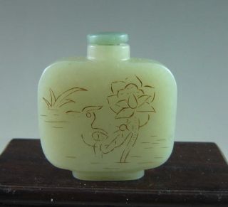 Chinese Old Hetian Jade Carved Snuff Bottle photo