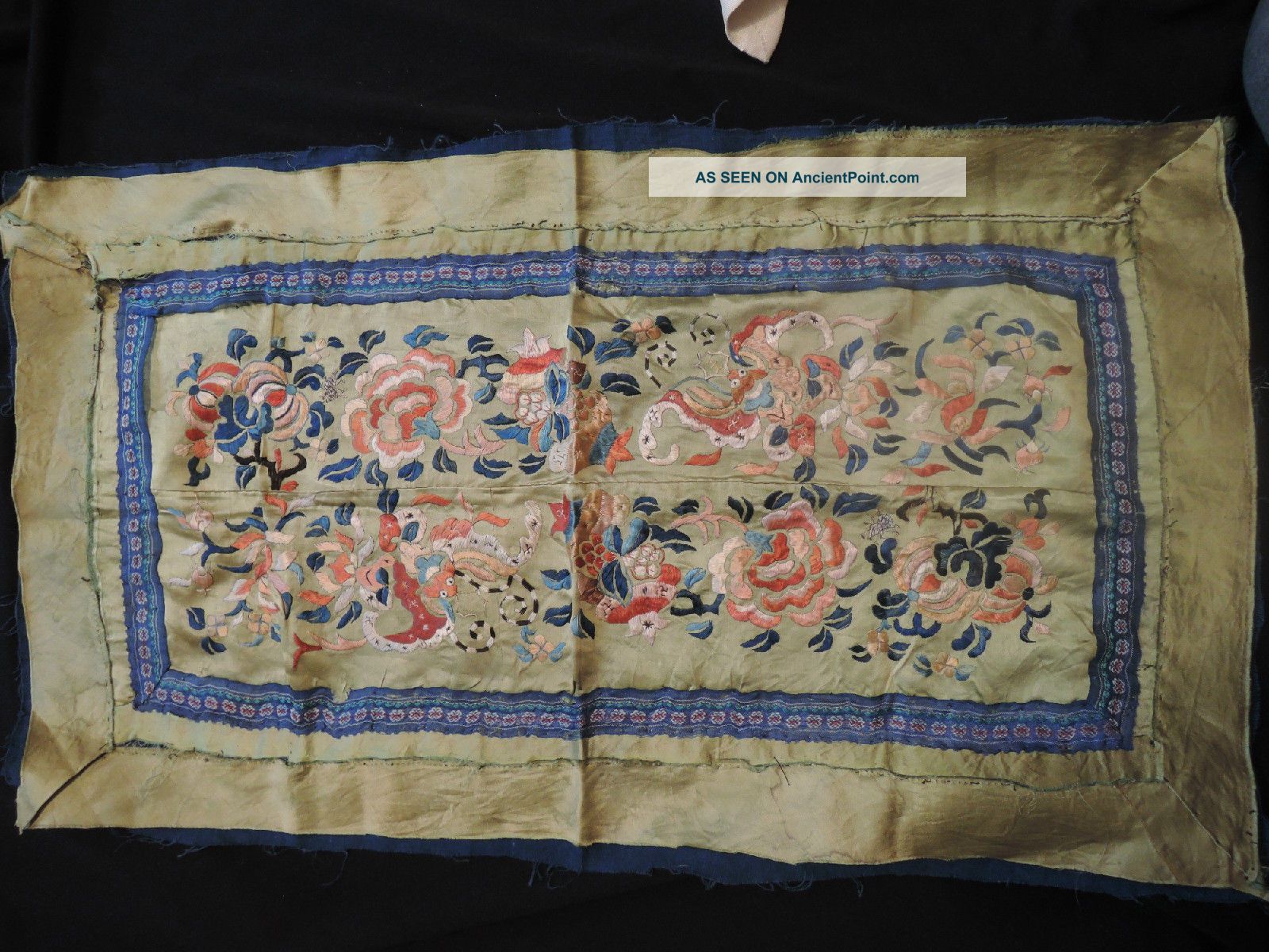 Vintage Chinese Silk Embroidery Runner. . Robes & Textiles photo