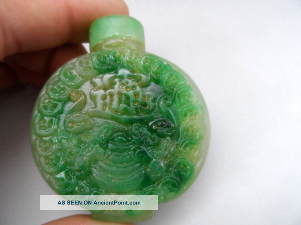 Old Handmade Jade Snuff Bottle Decoration In Asia,  9901 Snuff Bottles photo