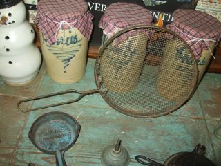 Vintage Round Metal Kitchen Strainer With Folding Handle Old Kitchen Utensil Nr photo
