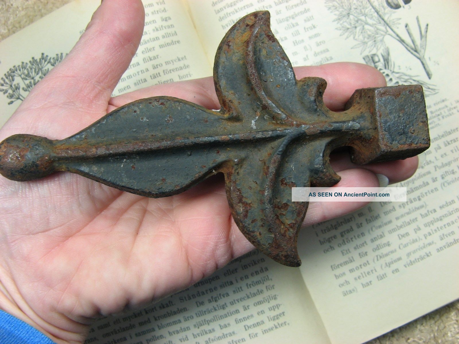 Antique Metal Fence Topper Rusted Cast Iron Garden Art Prim & Shabby Primitives photo