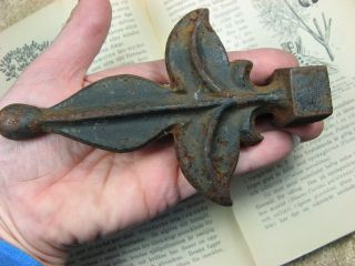 Antique Metal Fence Topper Rusted Cast Iron Garden Art Prim & Shabby photo
