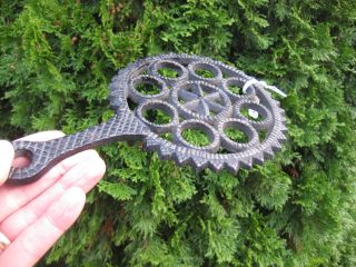 Antique Cast Iron 3 Footed Trivet Heavy Duty Black Colors Iron Stand Circular photo