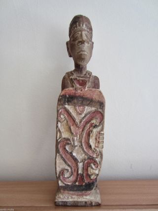 Papua Statue photo