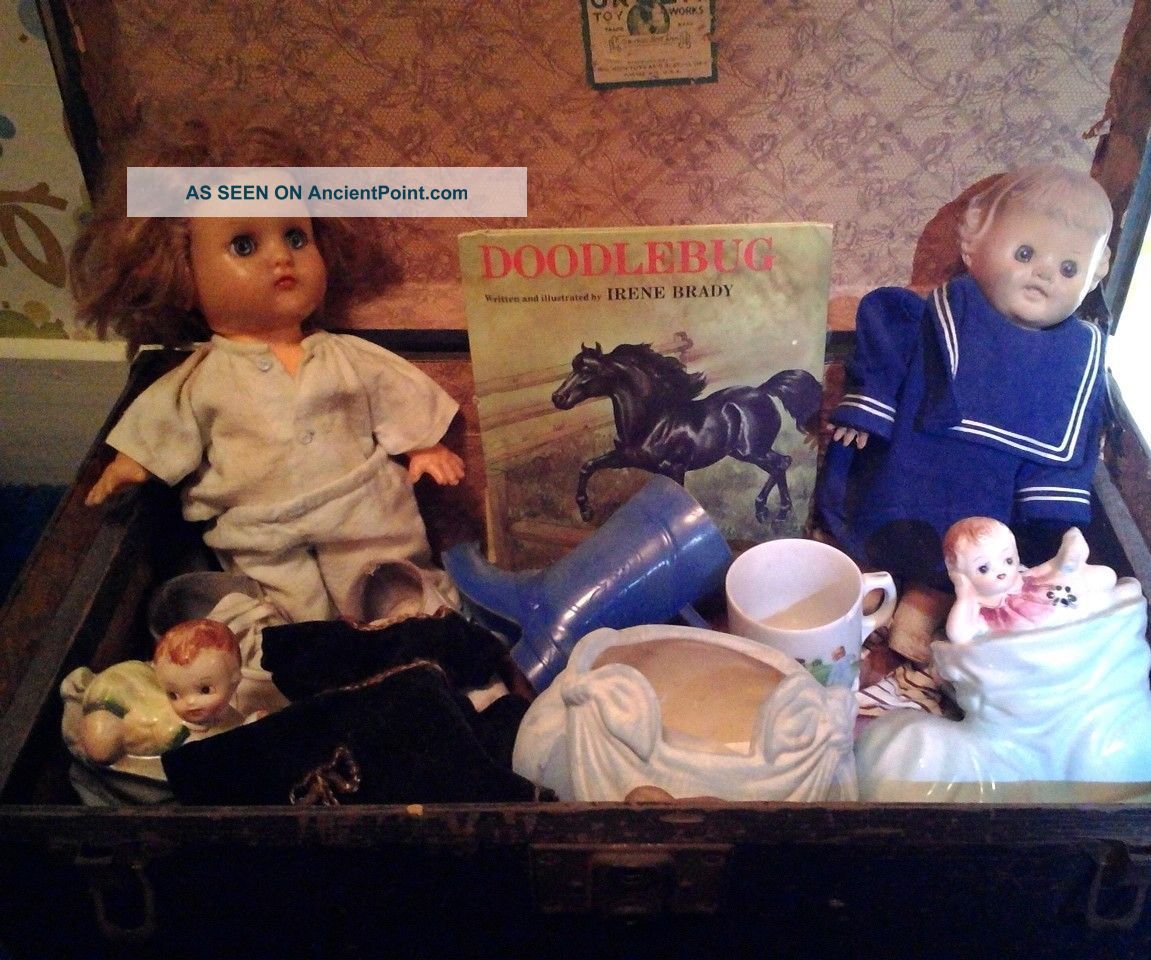 Antique Toy Trunk By Green Toy Works With Two Horseman Dolls And Doll Clothes 1800-1899 photo