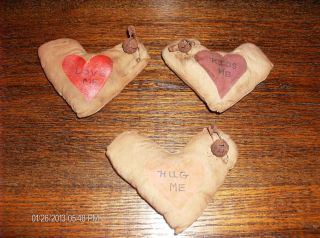 Primitive Set Of Three Valentine Heart Ornies Hug Me Love Me Kiss Me photo