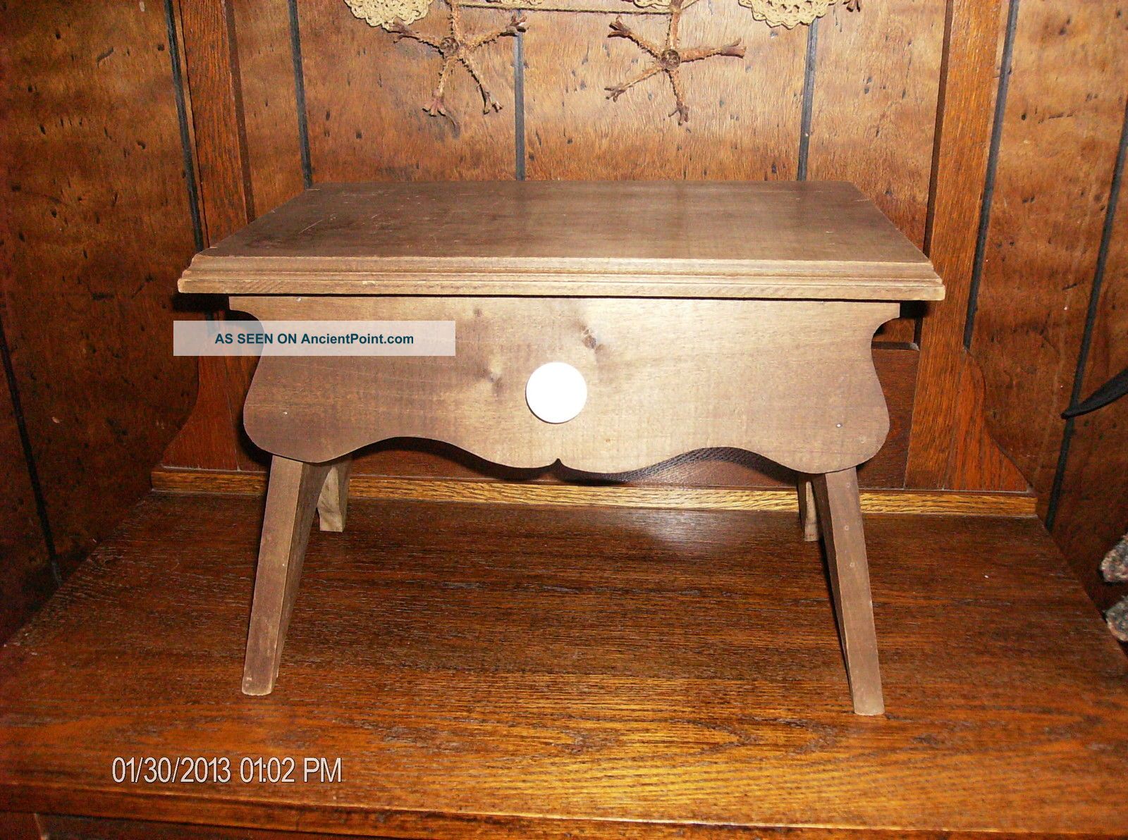 Primitive Scroll Wood Foot Stool Table Porcelain Knob Primitives photo