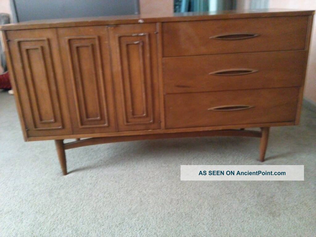 Broyhill Mid Century Modern Sculptra Credenza Sideboard Buffet